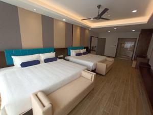Letto o letti in una camera di Pacific Regency Beach Resort, Port Dickson