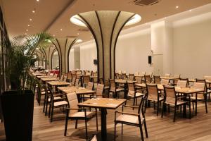 Restaurace v ubytování Pacific Regency Beach Resort, Port Dickson