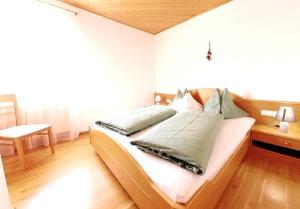 Cama ou camas em um quarto em Appartements Grumserhof