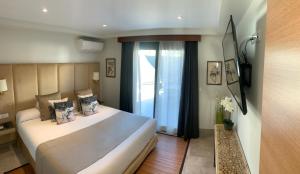 Ένα ή περισσότερα κρεβάτια σε δωμάτιο στο ON VILLAGE DELUXE +6 φωτογραφίες