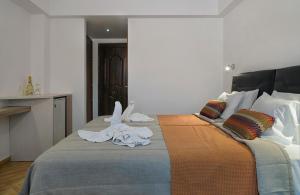 Een bed of bedden in een kamer bij Begeti Bay Hotel