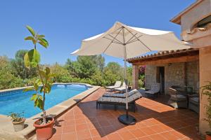 Can Singa游泳池或附近泳池