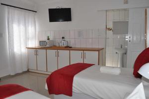 Voodi või voodid majutusasutuse Timo's guesthouse accommodation toas