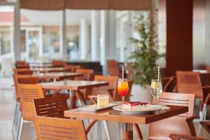 a table with a cake and two glasses of juice at Hotel Albatros Plava Laguna in Poreč
