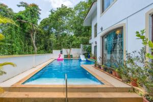 a swimming pool in the backyard of a house at Casa Do Amor by VEO - Part of StayVista in Sangolda +68 photos