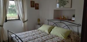 a bed in a bedroom with a window at Casale Del Borgo in Hermada