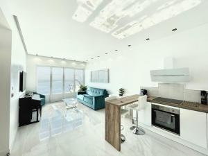 Dapur atau dapur kecil di Sea view - Promenade des Anglais