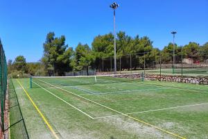 Tenis a/nebo squash v ubytování Adriatic Blue Coast Mobile Home nebo okolí