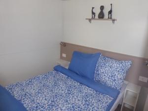 Postel nebo postele na pokoji v ubytování Adriatic Blue Coast Mobile Home