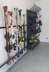 Lyžovanie pri horskej chate alebo v okolí