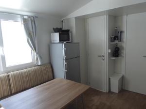 TV a/nebo společenská místnost v ubytování Adriatic Blue Coast Mobile Home