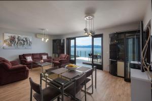 a living room with a table and a couch at Casa Del Sole in Gradac