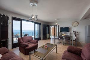 a living room with a couch and chairs and a table at Casa Del Sole in Gradac