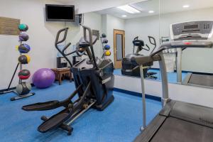 
The fitness center and/or fitness facilities at Days Inn by Wyndham Bernalillo

