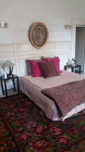 Кровать или кровати в номере Le Couvent du Vieux Port
