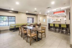 Gallery image of Comfort Inn & Suites in Fairburn