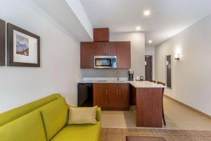 A kitchen or kitchenette at Comfort Inn & Suites
