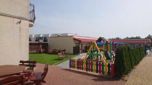 Ο χώρος παιχνιδιού για παιδιά στο Pokoje i Domki "Zaciszny" - Mielno +38 φωτογραφίες