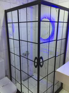 A bathroom at Süvari Hotel