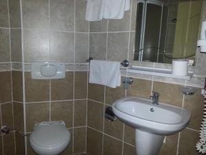 Koupelna v ubytování Hamle Hotel