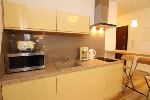 Kuchnia lub aneks kuchenny w obiekcie Apartamenty Świnoujście - Bałtycka