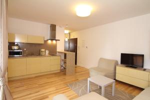 Kuchnia lub aneks kuchenny w obiekcie Apartamenty Świnoujście - Bałtycka