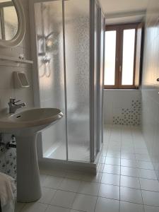 A bathroom at Hotel Alpi - Asiago