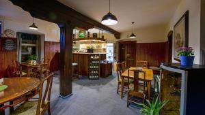 Lounge nebo bar v ubytování Penzion Na Rychtě