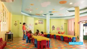Um restaurante ou outro lugar para comer em Vila Galé Eco Resort Angra - All Inclusive