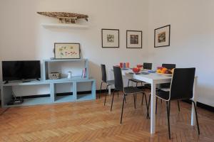 A television and/or entertainment centre at La Casa della Fiore