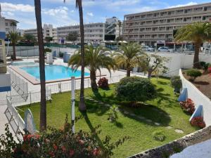 Výhled na bazén z ubytování Apartamento centrico en Playa Del Ingles nebo okolí