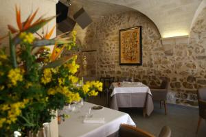 En restaurang eller annat matställe på Maison CHENET - Les Chambres Entre Vigne et Garrigue - Teritoria