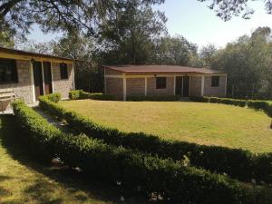 a house with a large yard in front of it at Casa Manning y Salón la Troje in Omitlán de Juárez +18 photos
