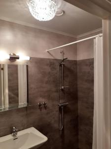 Koupelna v ubytování Hotell S:t Olof + 37 fotografií