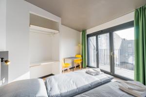 Postel nebo postele na pokoji v ubytování Nena Apartments - Kreuzberg 61
