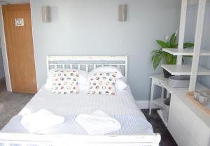 Cama o camas de una habitación en The Bay View Inn