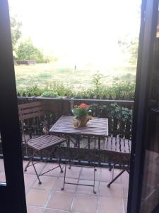 a vase filled with flowers sitting on a table at Hotel Rural El Jardin de la Hilaria in Valsain