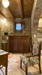 a living room with a chair and a window at Il Vento e la Ginestra in Bagnoregio