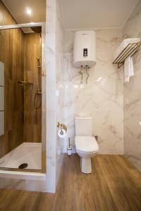 Bilik mandi di Idea Design Apart-Hotel Chykalenka