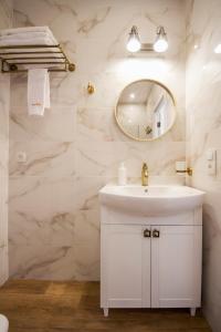 Bilik mandi di Idea Design Apart-Hotel Chykalenka