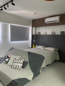 Ein Bett oder Betten in einem Zimmer der Unterkunft Edifício Time Apto 1022 - Ponta Verde