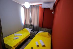 Ένα ή περισσότερα κρεβάτια σε δωμάτιο στο Novs Apartment 1