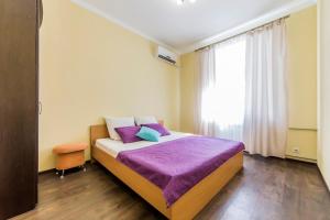Ένα ή περισσότερα κρεβάτια σε δωμάτιο στο Комфорт-апартаменти біля Хрещатика, безконтактне заселення 24х7