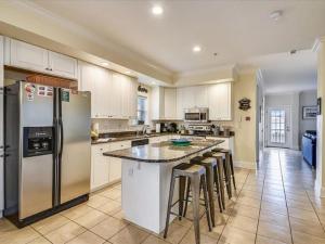 A kitchen or kitchenette at Ocean View Luxury Rental - Sleeps 16