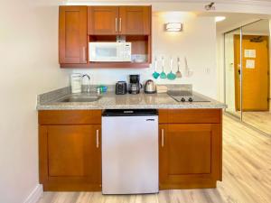 Cozy Studio at Bamboo Hotel Close to Waikiki Beach 주방 또는 간이 주방