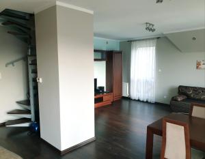 Televízia a/alebo spoločenská miestnosť v ubytovaní Apartament Łeba + 2 fotografie