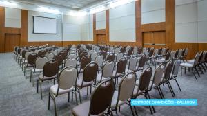 Área de negócios e/ou sala de conferências em Vila Galé Eco Resort Angra - All Inclusive mais 37 fotos