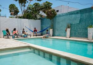 Bazén v ubytování Hotel & Suites Arges - Centro Chetumal nebo v jeho okolí
