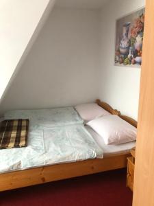 Posteľ alebo postele v izbe v ubytovaní U Sobali
