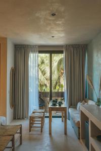 a living room with a couch and a table at Casa Peregrino Holbox in Holbox Island